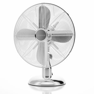 Frontaler, fotorealistischer 3D-Freisteller eines verchromten Clatronic Profi Care Ventilators.